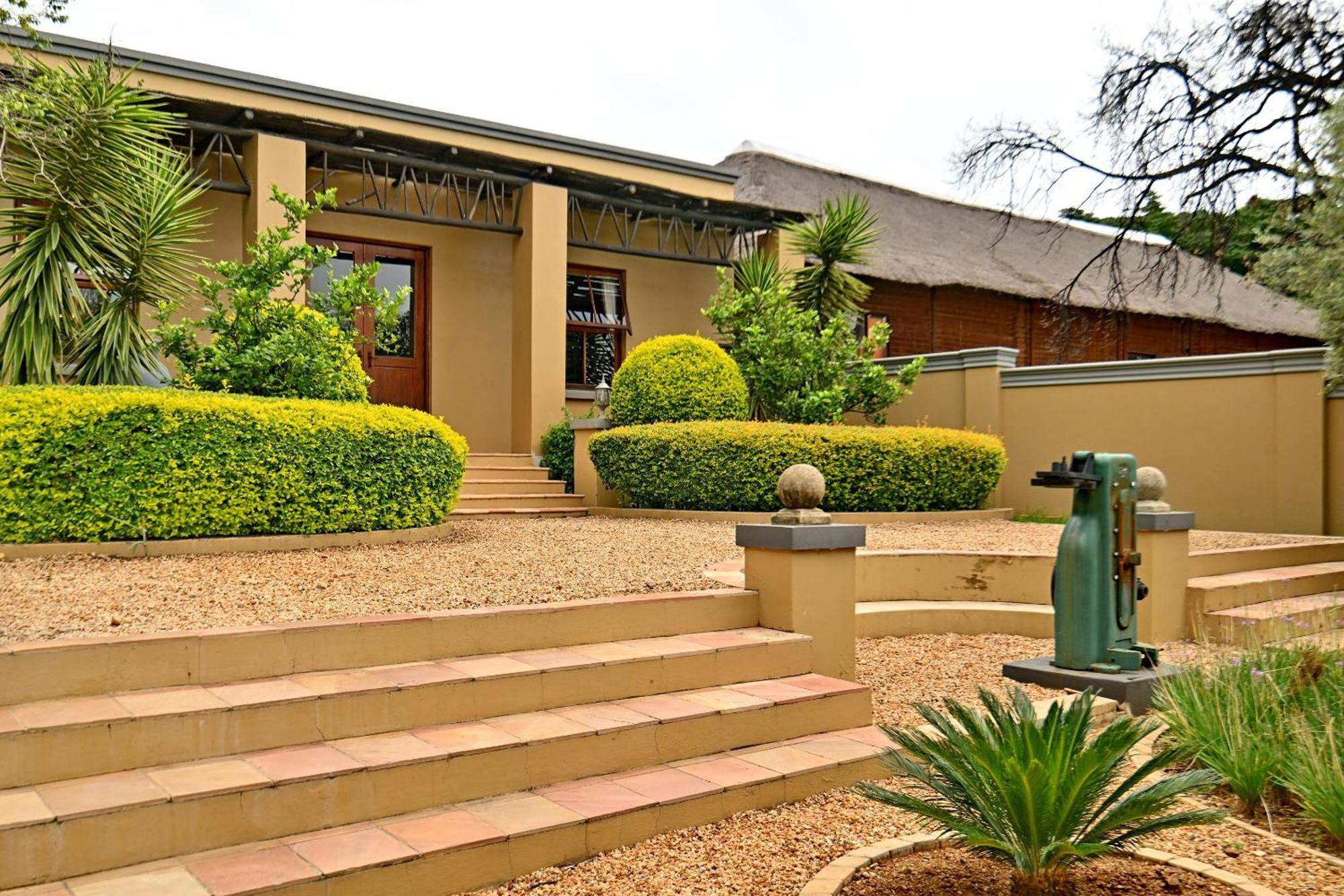 Black Eagle Hotel & Spa Roodepoort Exterior photo