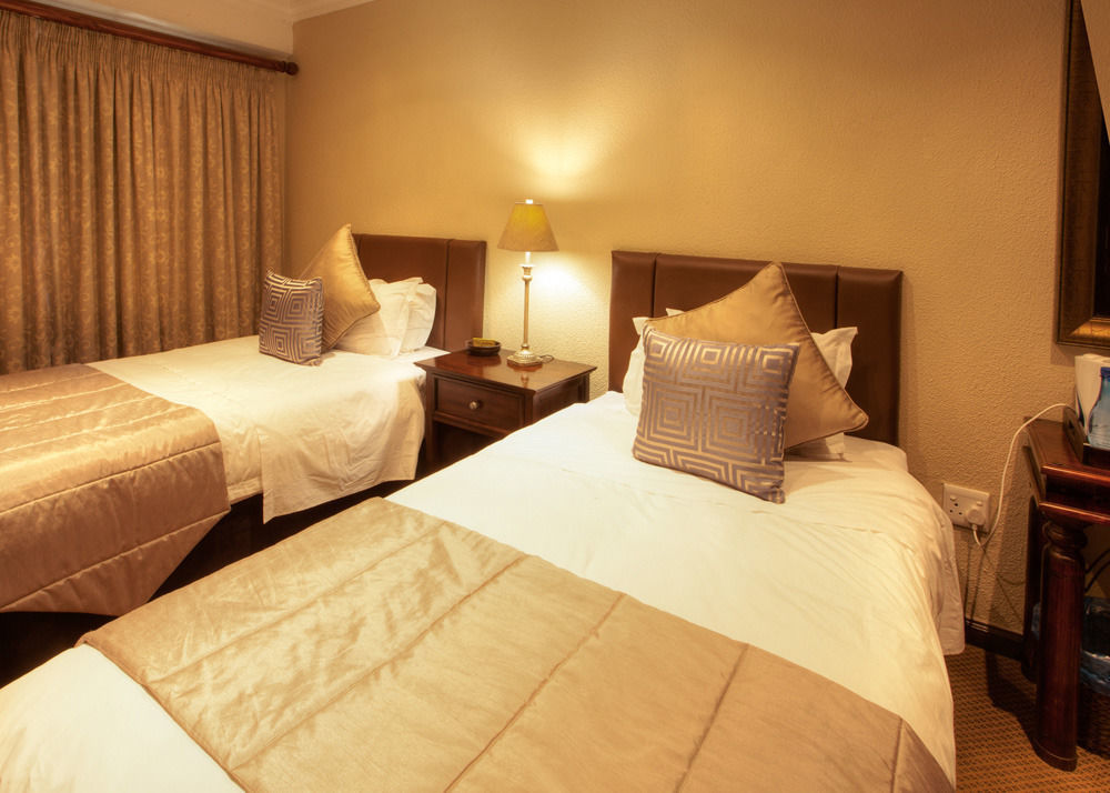 Black Eagle Hotel & Spa Roodepoort Exterior photo