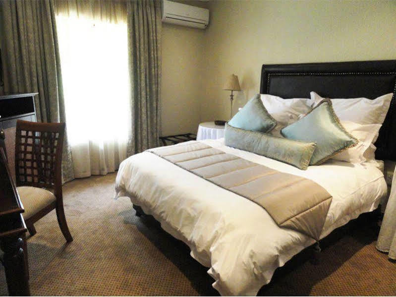 Black Eagle Hotel & Spa Roodepoort Exterior photo